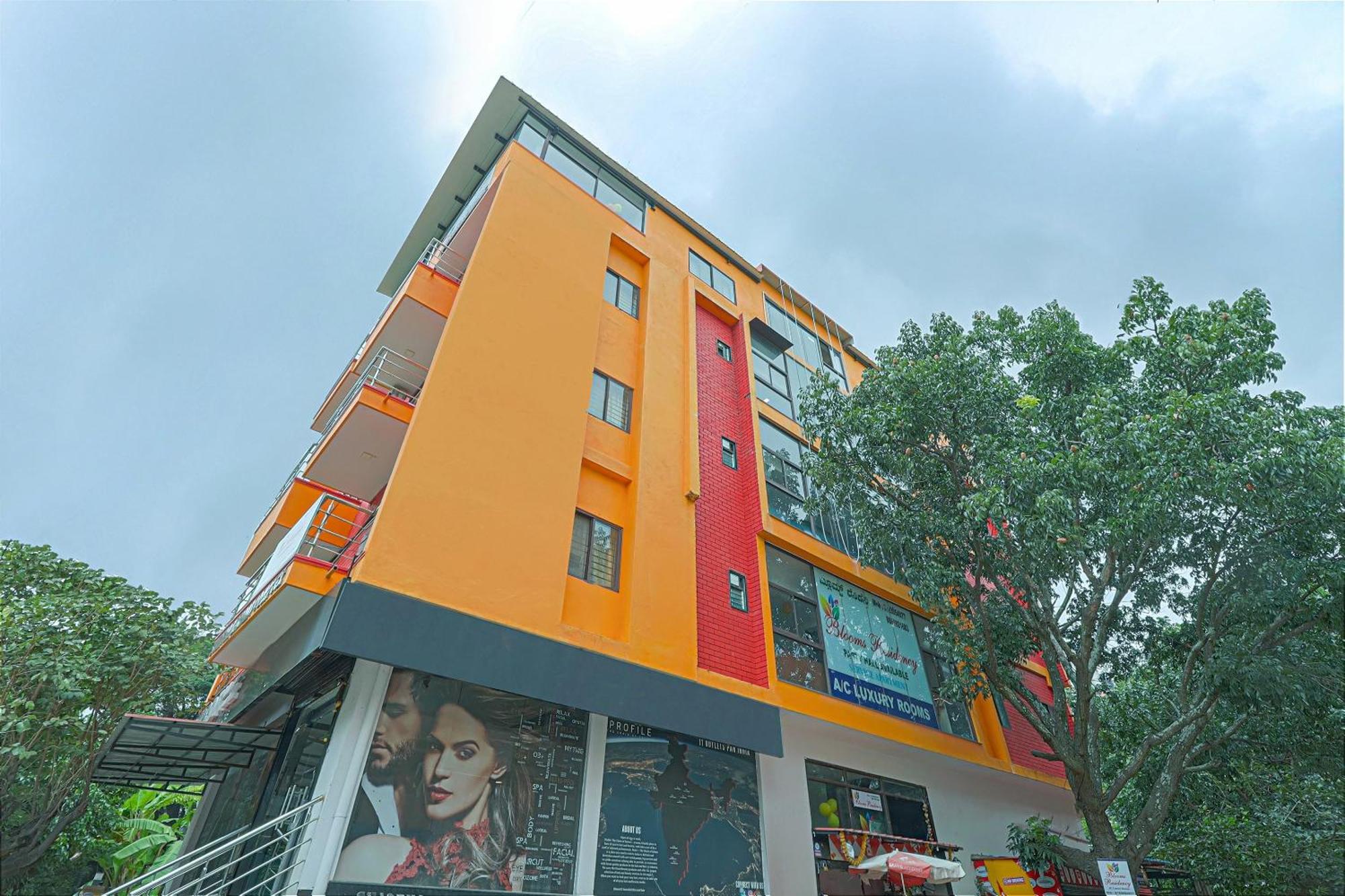 Super Hotel O Blooms Residency Near Baiyappanahalli Metro Station Бангалор Екстериор снимка